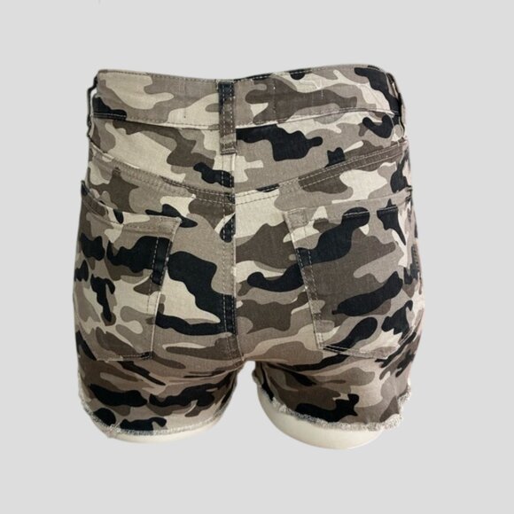 Ardene Eightytwo Camouflage Women's Stretch Shorts - Picture 2 of 9